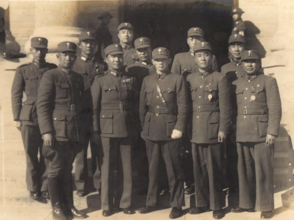 蒋介石|舅舅是军委一把手,他当处长时当众挥拳打厅长,厅长抱头鼠窜