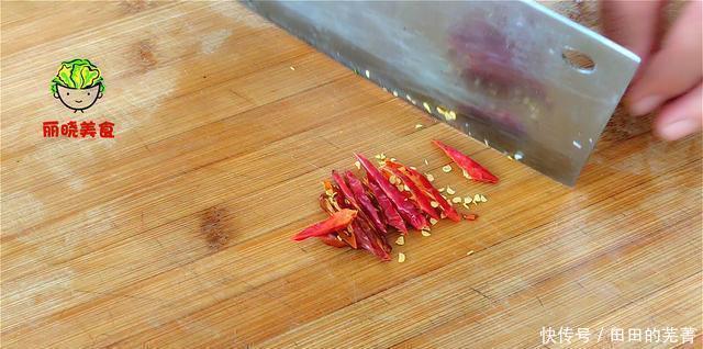  切成|大厨教你家常豆角烧茄子，简单做法，极致味道，让你吃到嗨，解馋