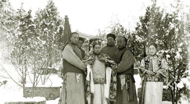 太监|清朝末位太监自述:痛苦的不是伺候主子,而是要在鞋里放苍耳