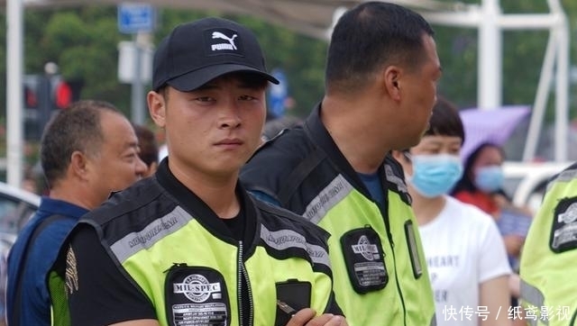  背影|高考现场的重型机车护送队，不但背影很美，还很帅