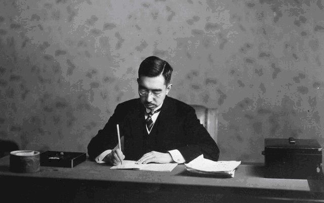 波茨坦公告|日本投降前夕,狂热军官发动兵谏,失败后皇宫变为“屠宰场”