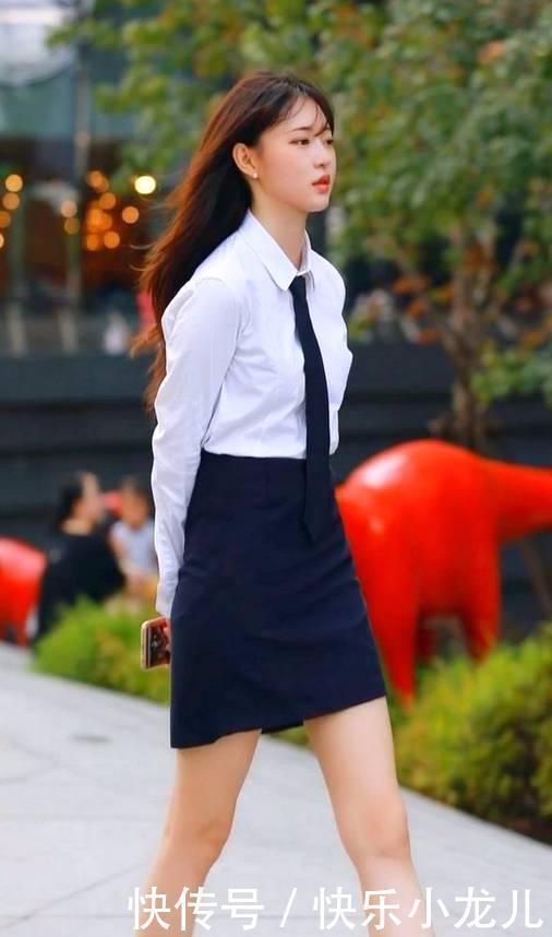 开衫|美女简洁的开衫搭配打底裤,配置的不一样,时尚又靓丽!