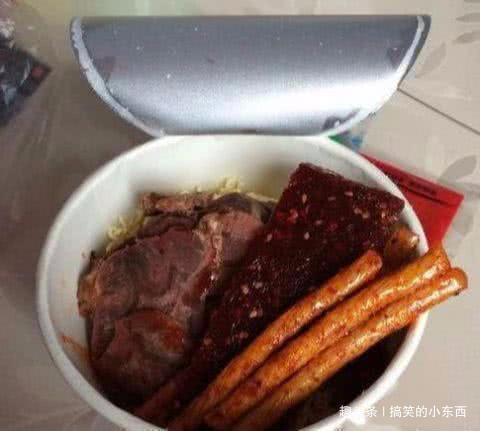 吃泡面的方|继岳云鹏后张云雷吃泡面方式火了,网友德云社带你打开正确吃法