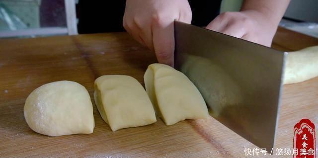 松软|炸麻花时,注意面水比例很重要,麻花松软不变硬,奶香味足又解馋