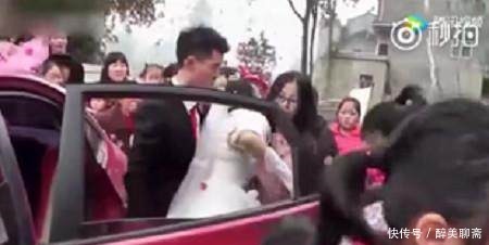 当天|婚礼当天，新郎因为彩礼让新娘滚蛋，网友都说“好”