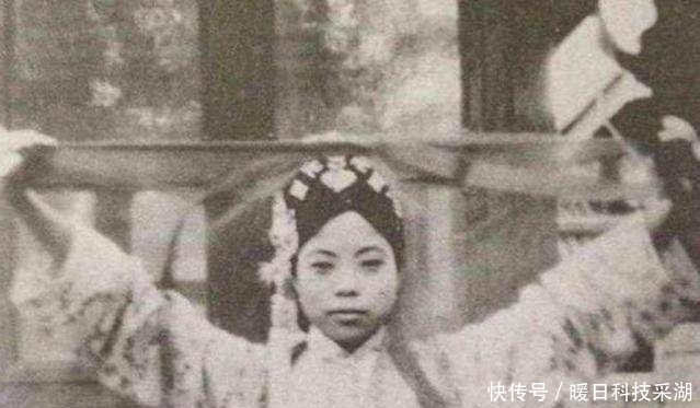  溥仪|老太太把祖传金钗拿去鉴定, 专家一看金钗, 呼: 您父亲是?