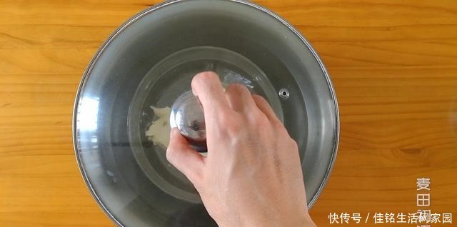 简单|超简单的巴斯克芝士蛋糕,芝士香味浓郁,口感非常细腻