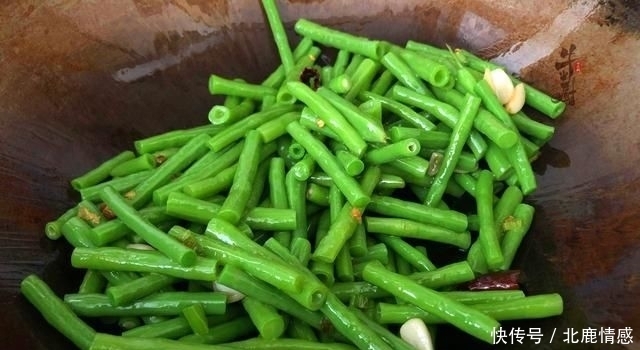  好吃|才知道鸡蛋和它一起炒这么好吃,以前吃的都是什么鬼!