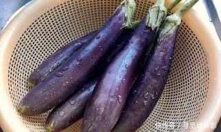 酸爽可口|我怎么能吃油浸蟹味菇拌烤茄子