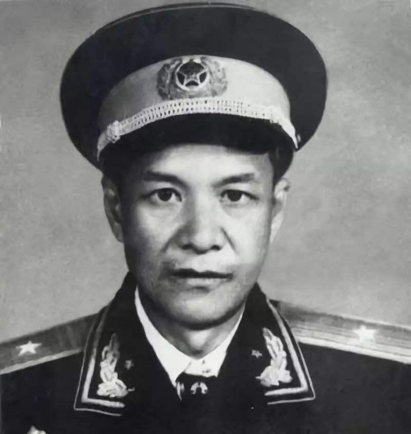 照明|大军冒雨夜行,请求照明,团长严令:谁敢点灯,我枪毙谁