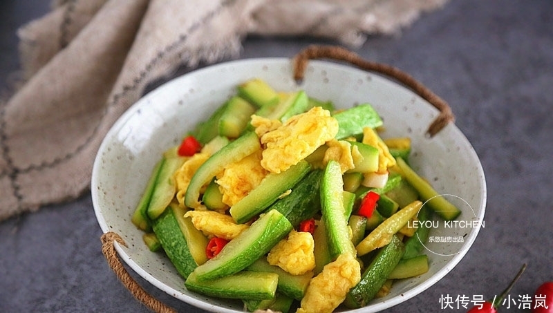 入味|炒一盘西葫芦出少半盘汤?掌握3点,入味好吃,还不易出汤