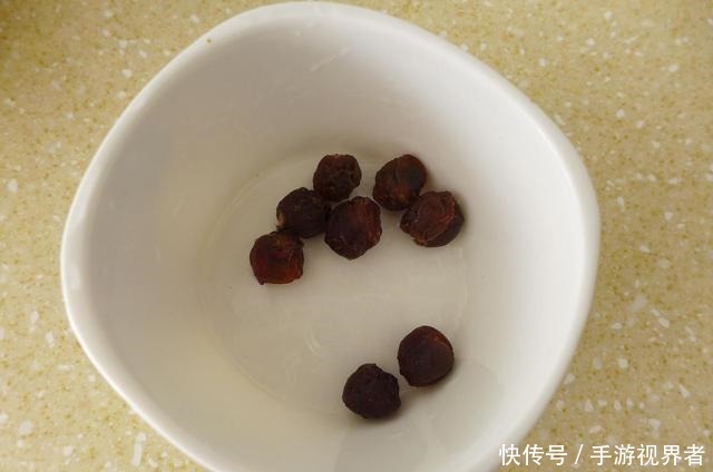 清热|夏天家人喜欢喝的一款甜汤,清热又解暑,每天一碗,香甜软糯