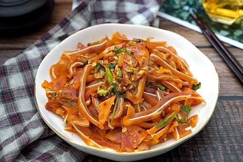 中国|猪蹄之后,又一中国美食在欧美火了,老外宁愿“打脸”也要吃