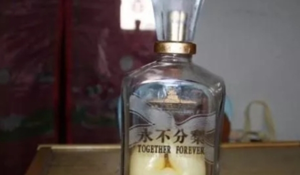 进去|五粮液“永不分梨”酒,梨是咋进去的?网友:看完感觉智商受侮辱