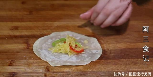  早餐|全家人最馋的一道早餐，2块钱可以做一大盘，出锅就抢光，太香了