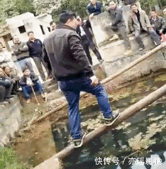 足球|让妹纸来告诉你什么才叫颠足球,哈哈哈哈