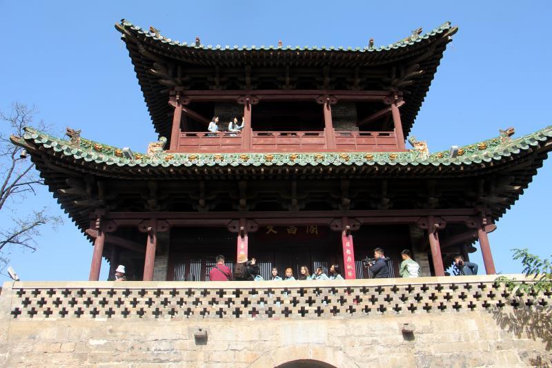 国际|国际超模走进辉煌三千年历史的古堡小镇《润城》