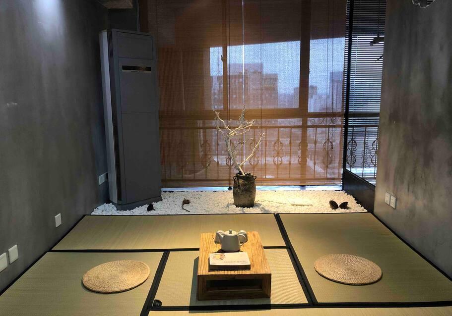 有趣|成都这家废墟艺术民宿太有趣,感觉就像是住在废品楼里