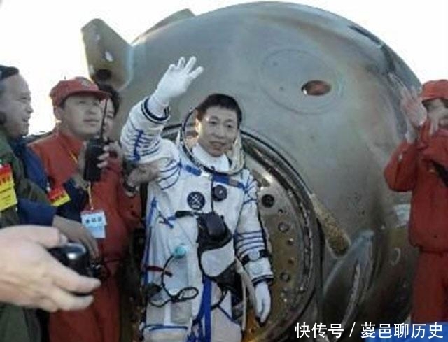  军衔|杨利伟是中国航天第一人，又是空军出身，为何却是陆军军衔？