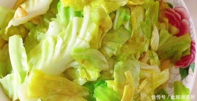 下锅|炒包菜时,最忌直接下锅,大厨教你正确方法,包菜脆嫩又入味