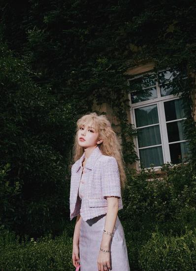  可酷|周扬青真敢穿，化身为粉色可爱的名媛少女，真是可酷可甜的小姐姐