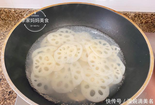 入味|凉拌莲藕怎么做不发黑?多加一步,藕片清脆爽口,香辣入味不发黑