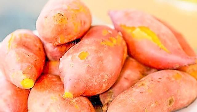 电饭煲烤红|把红薯直接放进电饭锅,不用烤箱,不加一滴水,流着汤汁太好吃了