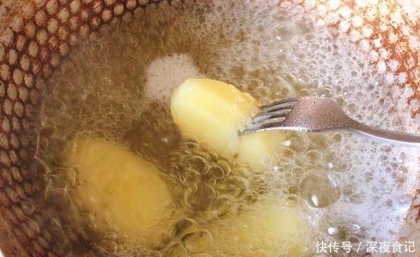 轻松|煮蛋时再加入一个样品,轻松剥皮,鸡蛋又滑又嫩