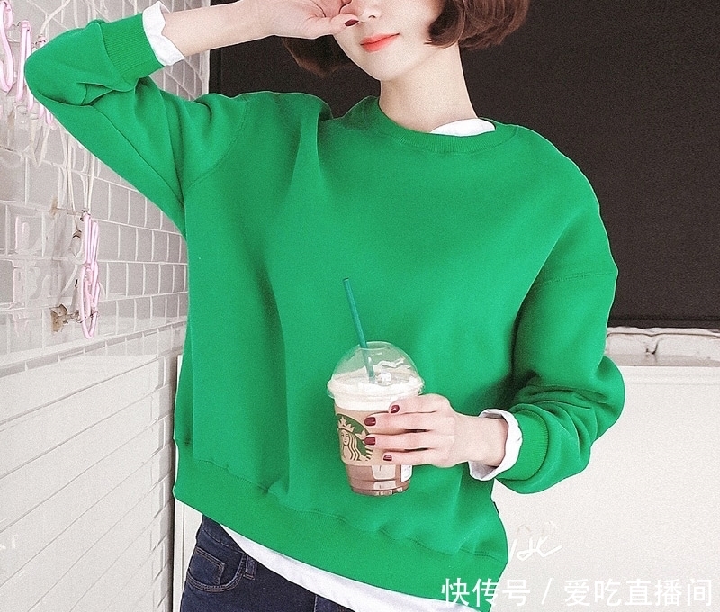 毛衣|刚入秋,别着急买毛衣!新款卫衣未上先火,洋气减龄买它错不了