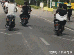 汉堡|搞笑GIF:精致女孩是这样吃汉堡的?