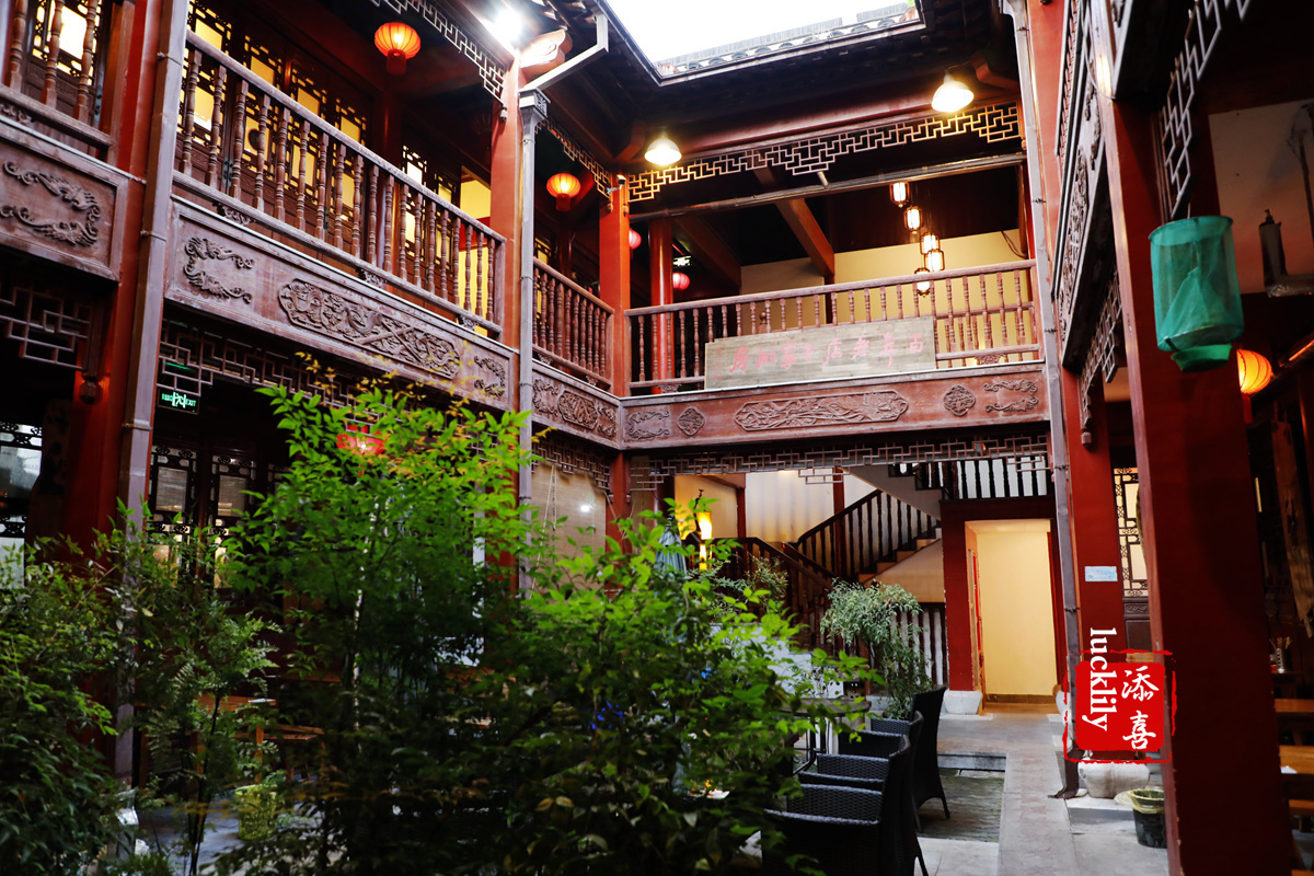 浇头|吃了这四家镇江代表性的网红面馆,基本就成了镇江锅盖面的全科生