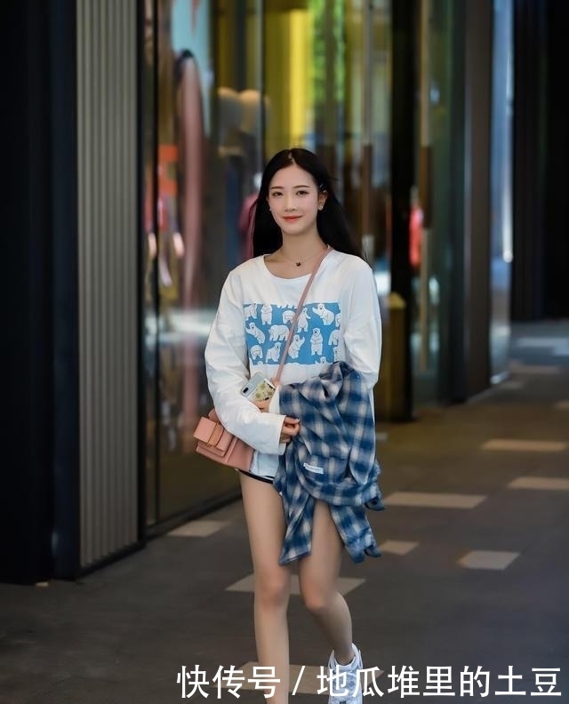  分手|街拍穿搭：我从来不会在分手很久后才会哭，因为不值！