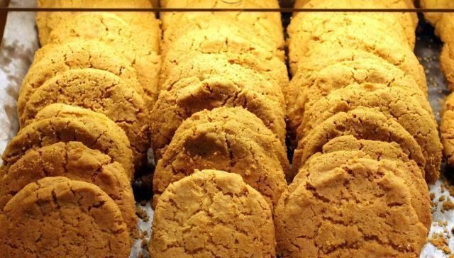 小编|想吃核桃酥不用买,在家也能做,无添加零失败,又香又酥