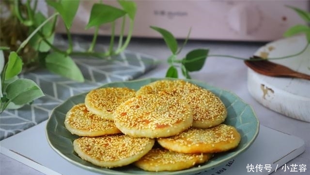  早餐|山药别总炒着吃，做成营养早餐饼，香甜软糯，孩子隔天就想吃