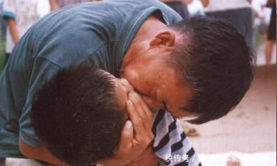  王先生|两孩子溺水，爸爸先救自家孩子反被骂，宝爸一句话，众人哑口无言