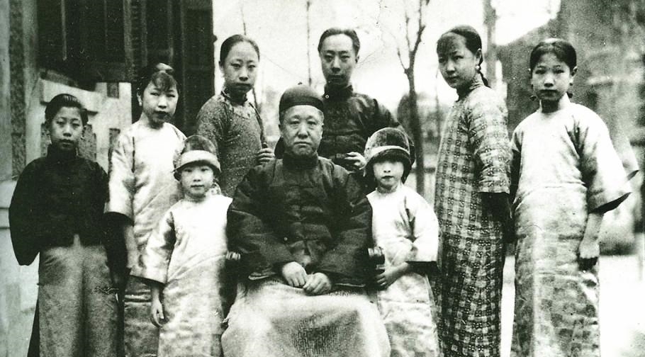 摄政王|溥仪登基时哭个不停，摄政王载沣喊了七个字，一语成谶