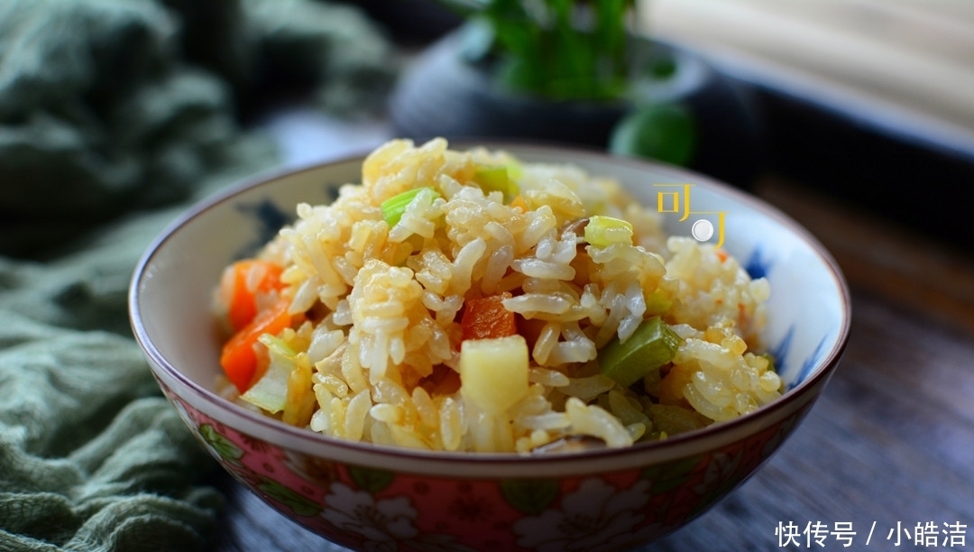  食材|最适合夏天吃的焖饭，不用开火，五种食材一起焖，每人两碗不够吃