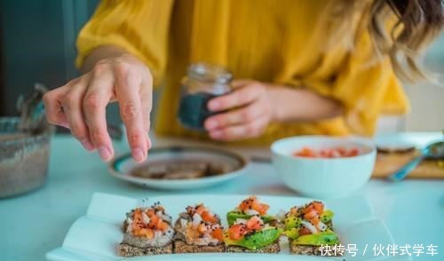 降温|日本寿司第一人有多夸张米饭用扇子降温,学徒十年才有资格煎蛋