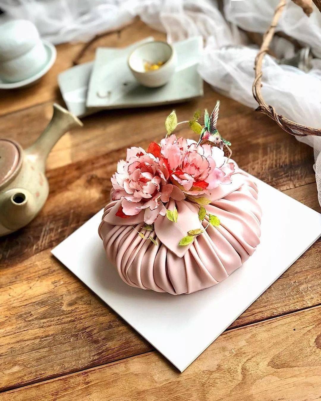 包袱蛋糕|脑洞太大韩国小姐姐晒神秘蛋糕,引百万粉丝每天催更太美了,每一张都让我流口水…