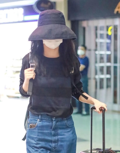  身材苗条|春夏穿长袖长裤身材苗条有型 戴渔夫帽不露正脸十分低调
