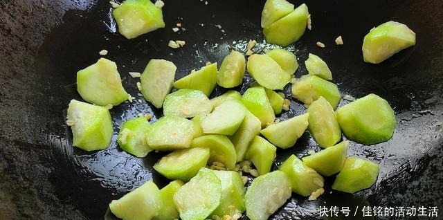 做法|大虾的家常做法,这样做出来的家常菜,又香又下饭,味道很棒