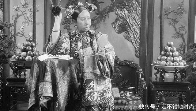  穷光蛋|一傻子为了祭拜关羽, 家里的财物通通被骗走, 从富豪变成了穷光蛋