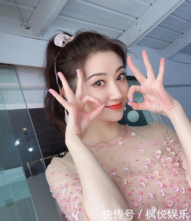 范冰冰|以为范冰冰够美了,没想到景甜更接地气,自拍造型真是“甜”