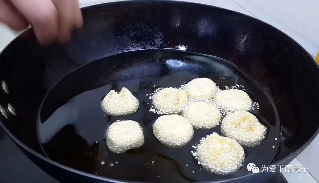 简单|红薯这么做太香了,加1碗面粉,个个松软香甜,出锅孩子们全抢光
