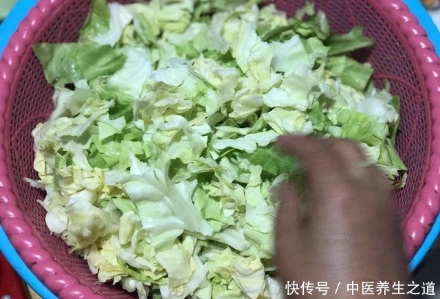 菜坛子|教您一道快手泡菜，头天晚上腌，第二天早上就能吃，开胃又下饭