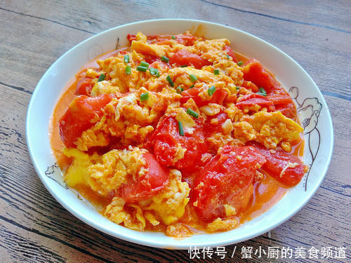 炒出汤汁|西红柿炒鸡蛋,先炒西红柿就错了,难怪不好吃,大厨:这样做才对