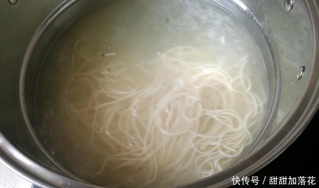 夏天|夏天懒人面条吃法——麻辣凉面,酸辣爽口,一次两碗都不够