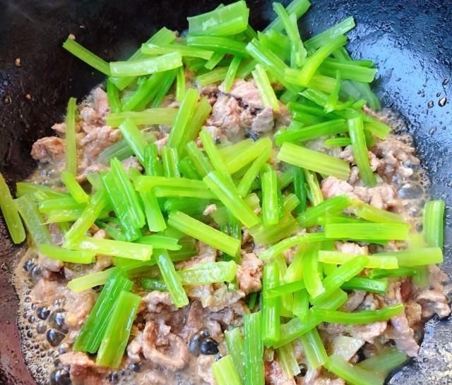 喜欢|时蔬炒牛肉,营养丰富,味道鲜美,家人都喜欢