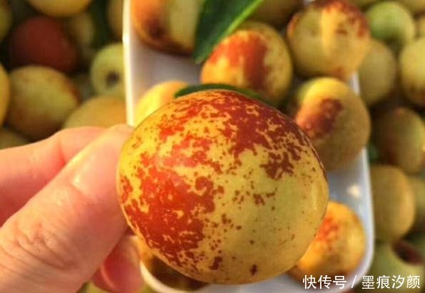 买到|鲜枣大量上市,买枣时,选红的还是选大的牢记3点,买到甜脆枣