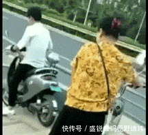 到底|搞笑GIF:美女别再拍了,饭到底还做不做了